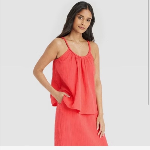 Universal Thread Tops - Women's Gauze Tank Top - Universal Thread™ Coral Red S:
Lightweight Scoopneck